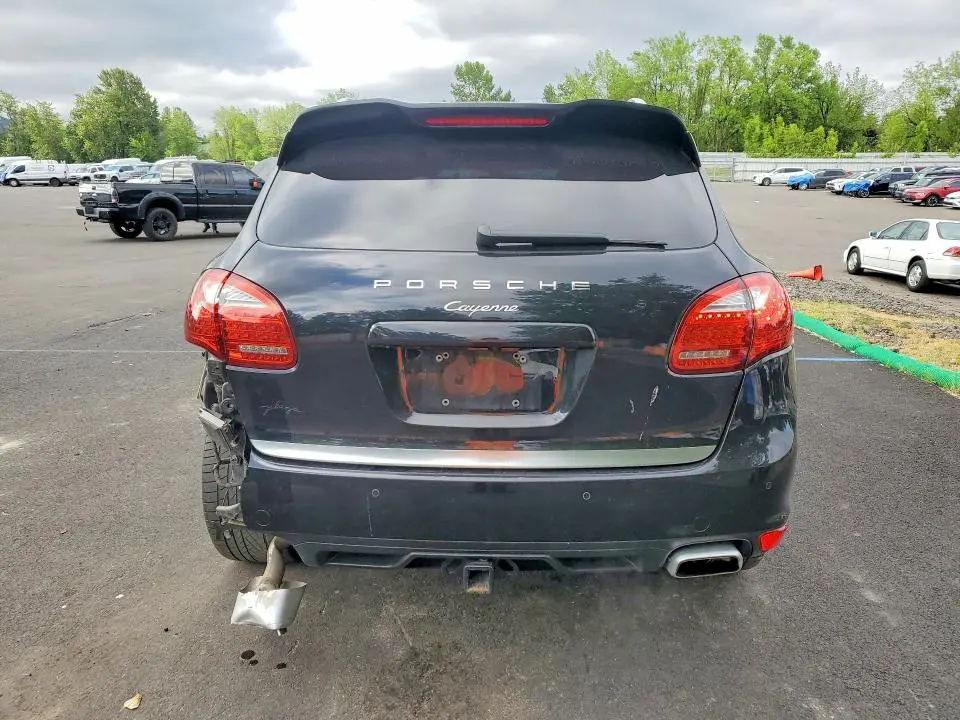 2013 PORSCHE CAYENNE   