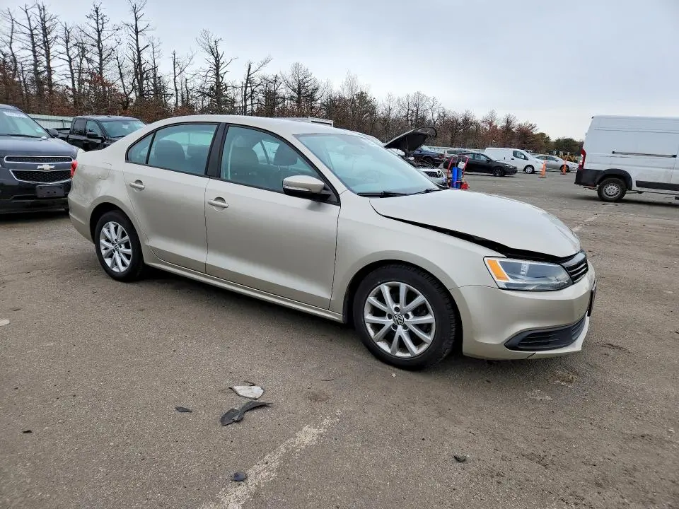 2012 VOLKSWAGEN JETTA SE  