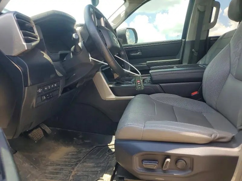 2022 TOYOTA TUNDRA SR5  