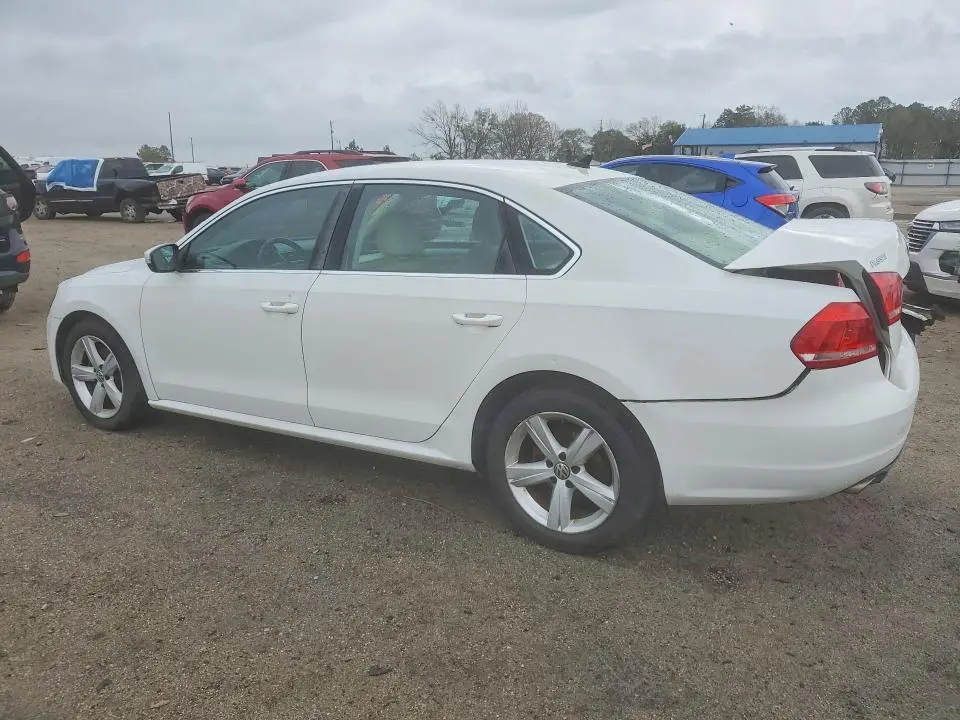 2013 VOLKSWAGEN PASSAT SE  
