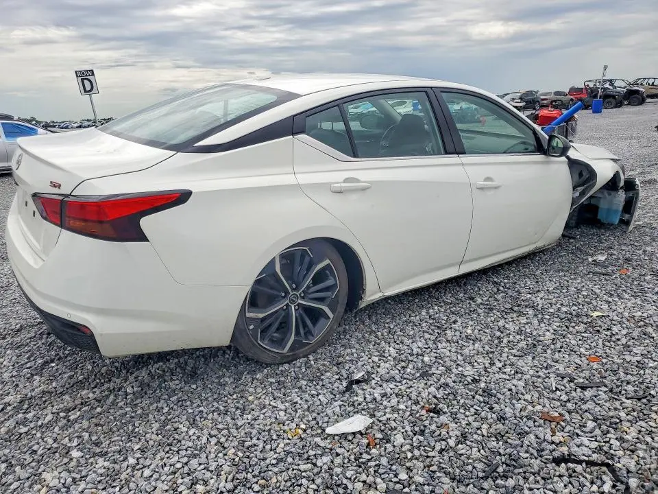 2024 NISSAN ALTIMA SR  