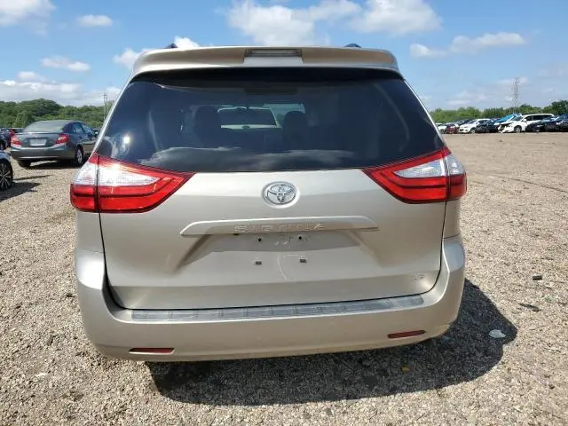 2017 TOYOTA SIENNA LE  
