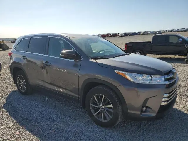 2017 TOYOTA HIGHLANDER SE  