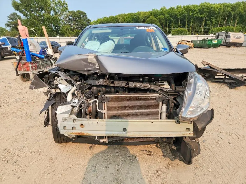 2019 NISSAN VERSA SV  