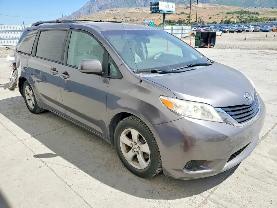 2011 TOYOTA SIENNA LE  