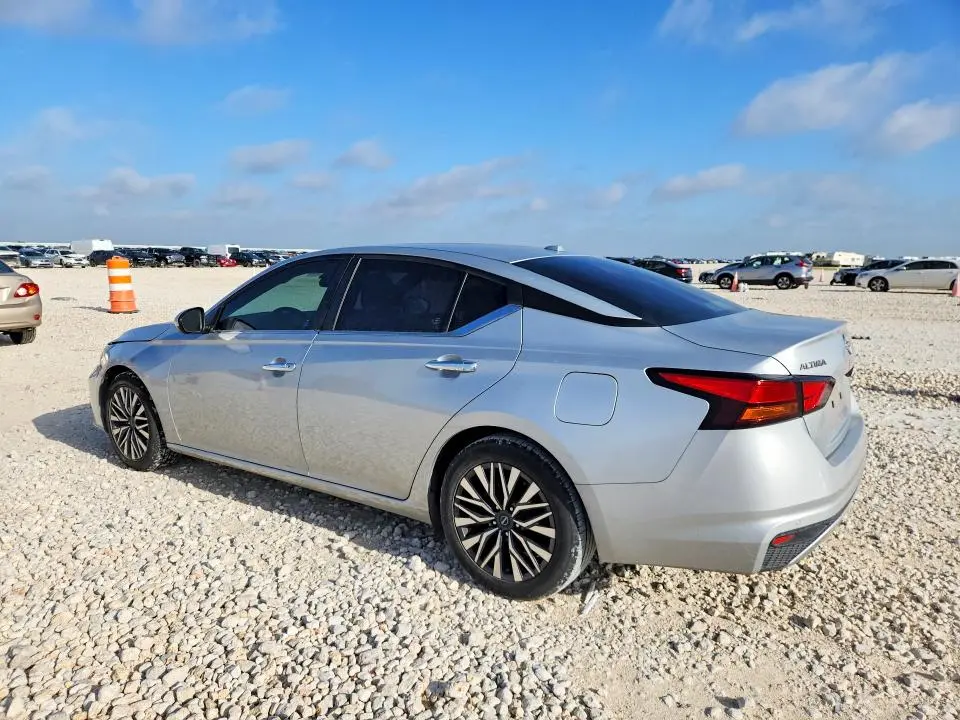 2023 NISSAN ALTIMA SV  