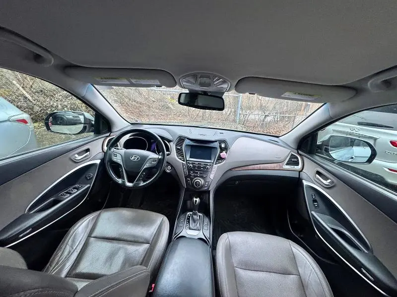 2017 HYUNDAI SANTA FE SE  