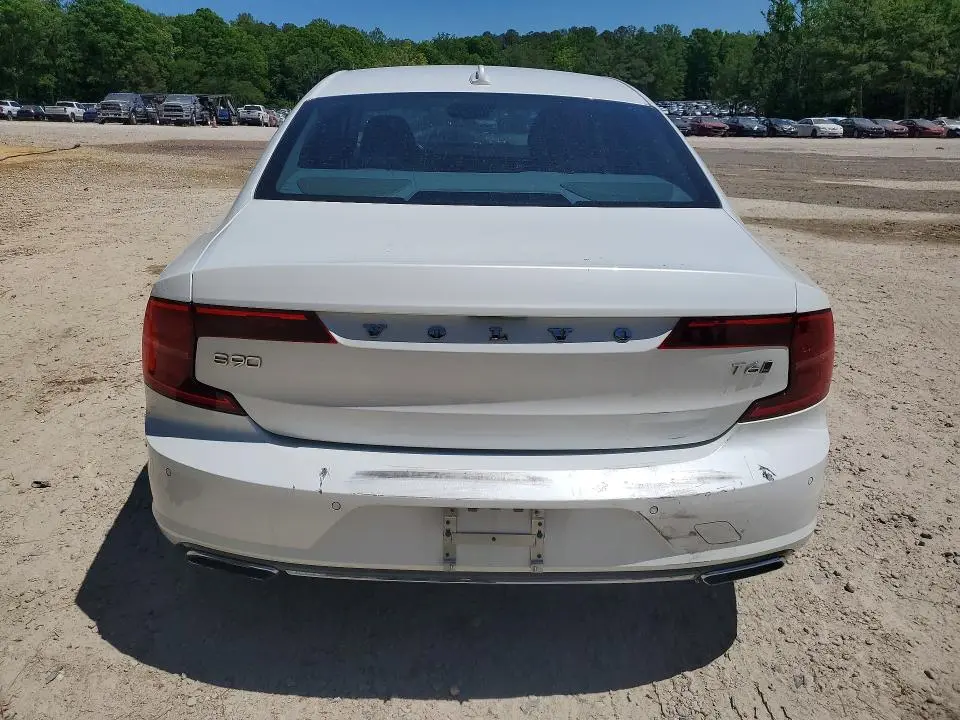 2017 VOLVO S90 T6 MOMENTUM  