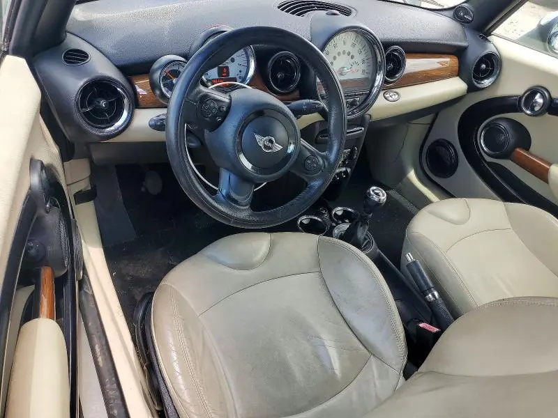 2011 MINI COOPER   
