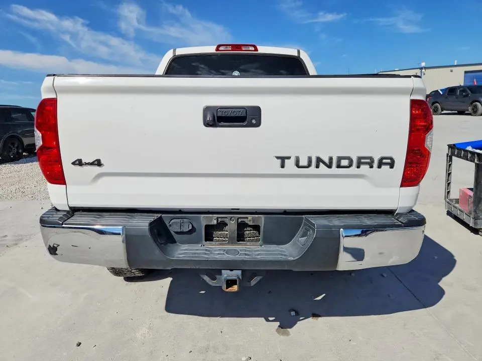 2015 TOYOTA TUNDRA SR5  