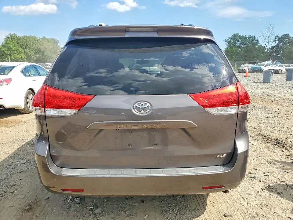 2011 TOYOTA SIENNA XLE 8-PASSENGER  