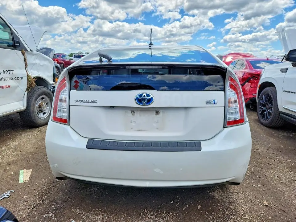2014 TOYOTA PRIUS THREE  