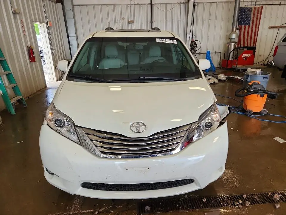 2015 TOYOTA SIENNA XLE PREMIUM 8-PASSENGER  