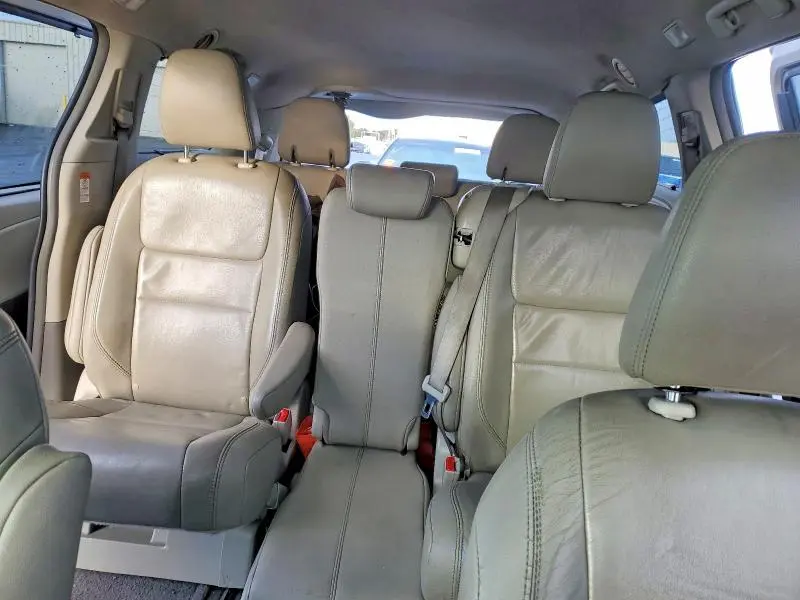 2015 TOYOTA SIENNA XLE 8-PASSENGER  