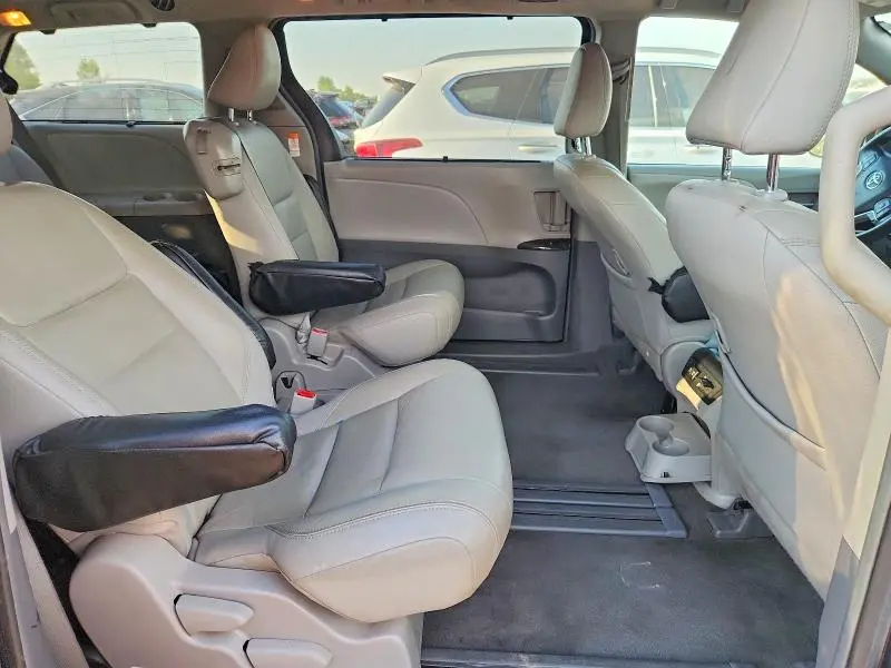 2019 TOYOTA SIENNA XLE 8-PASSENGER  