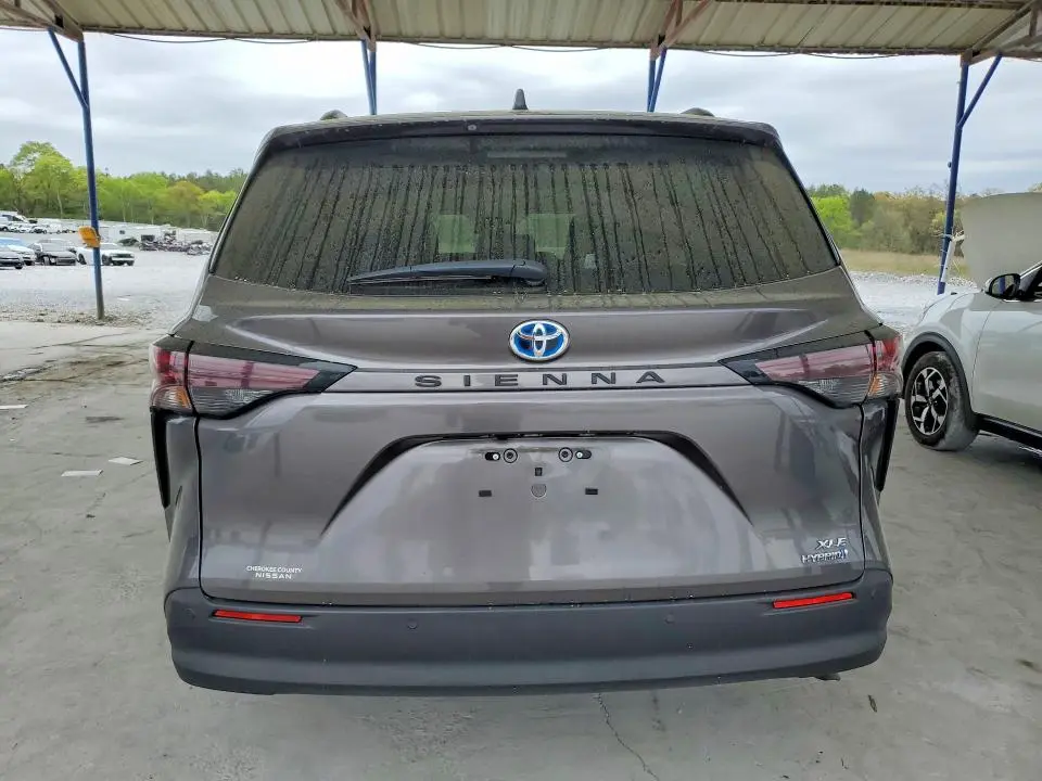 2024 TOYOTA SIENNA XLE 8-PASSENGER  