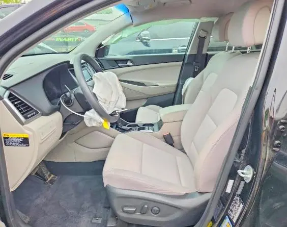 2017 HYUNDAI TUCSON SE  
