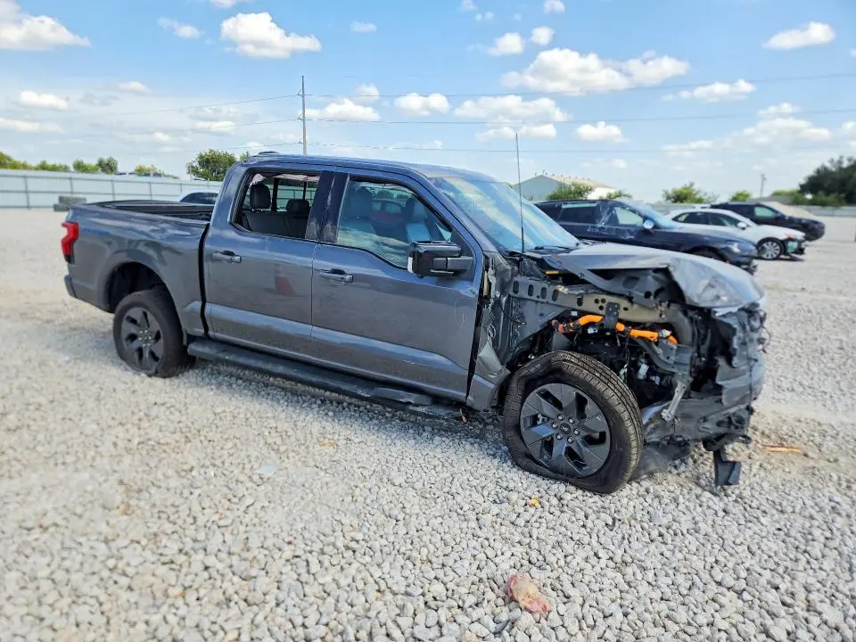 2022 FORD F150 LIGHTNING PRO  