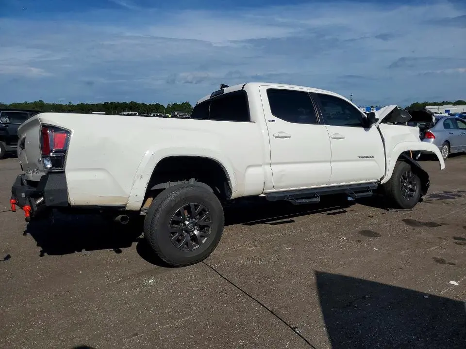 2022 TOYOTA TACOMA SR5 V6  