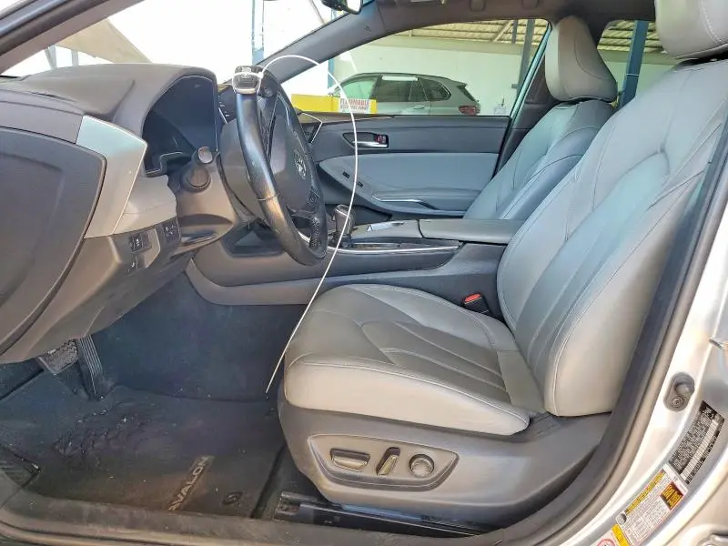 2019 TOYOTA AVALON   