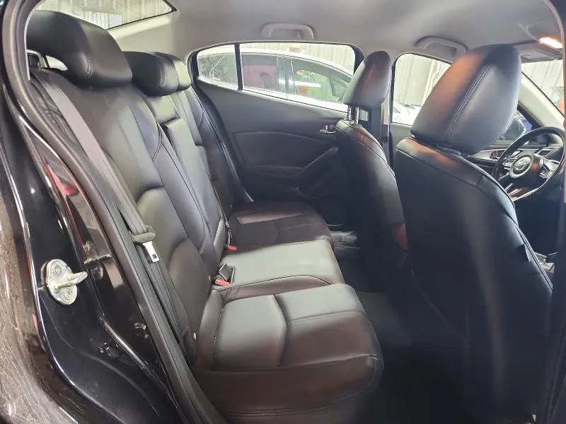 2018 MAZDA 3 TOURING  