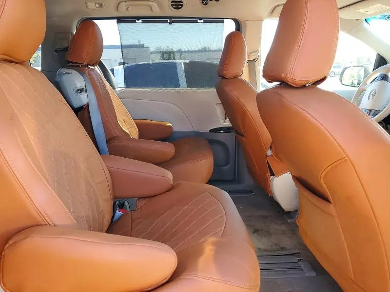 2011 TOYOTA SIENNA LE 8-PASSENGER  