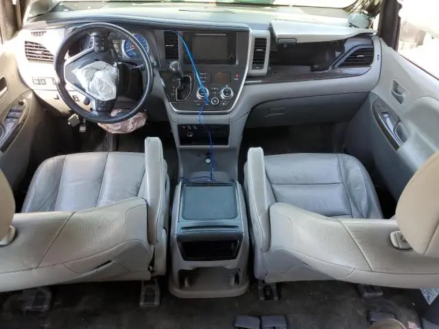 2016 TOYOTA SIENNA XLE  