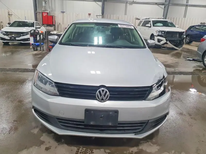 2011 VOLKSWAGEN JETTA SE  
