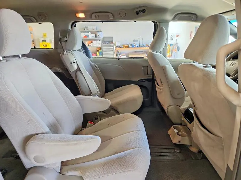 2011 TOYOTA SIENNA LE  