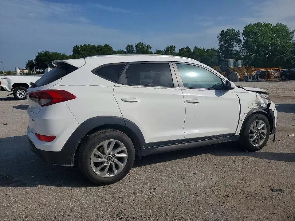 2016 HYUNDAI TUCSON SE  