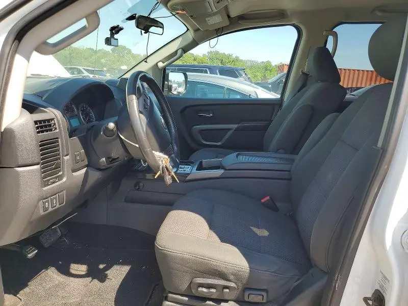 2015 NISSAN TITAN SV  