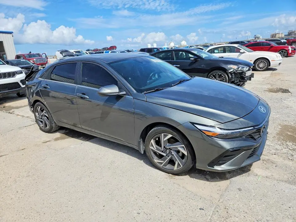 2024 HYUNDAI ELANTRA SEL  