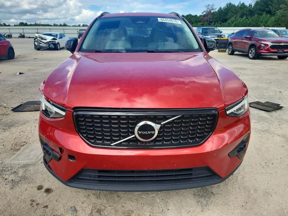 2023 VOLVO XC40 PLUS  