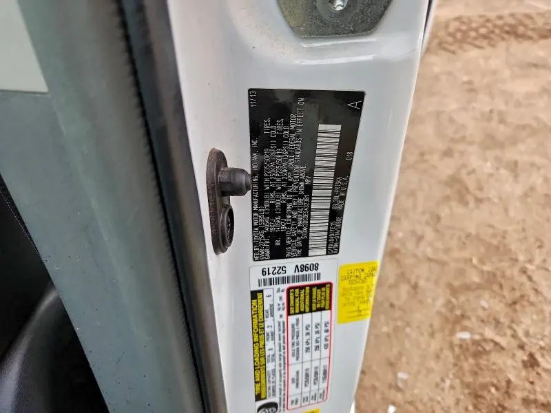 2014 TOYOTA SIENNA SE 8-PASSENGER  