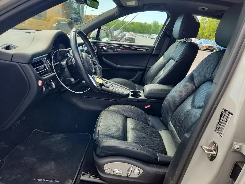 2021 PORSCHE MACAN   