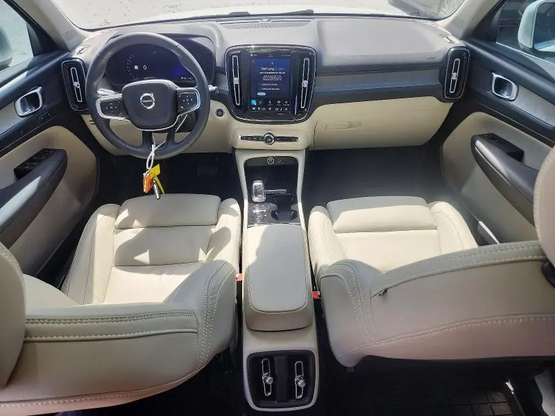 2023 VOLVO XC40 PLUS  