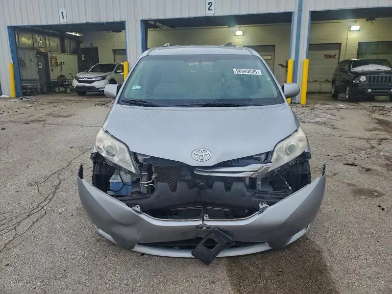2015 TOYOTA SIENNA LE  