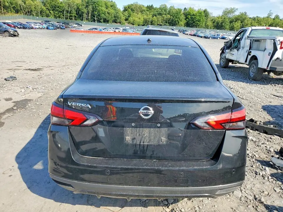 2021 NISSAN VERSA S  