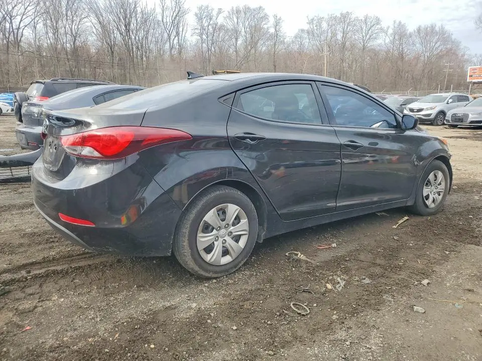 2016 HYUNDAI ELANTRA SE  
