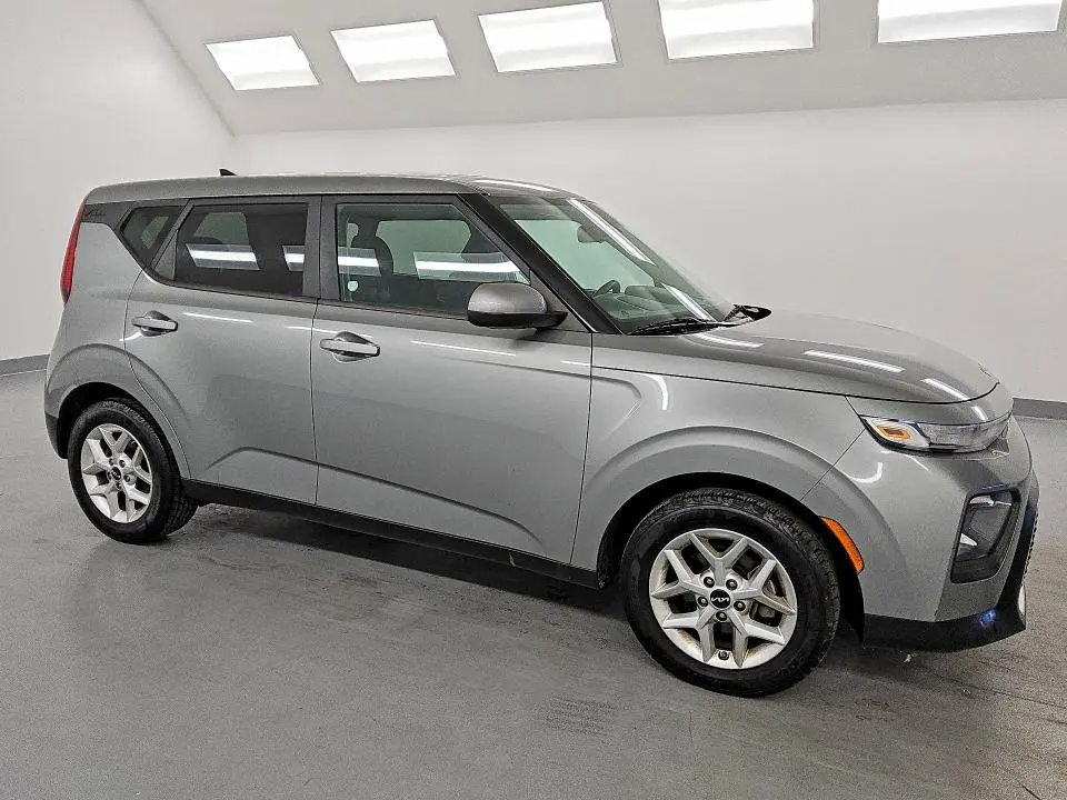 2022 KIA SOUL LX  