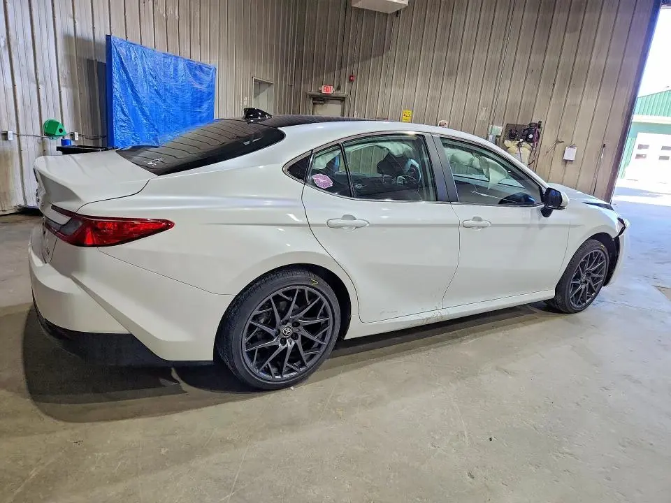 2025 TOYOTA CAMRY XLE  