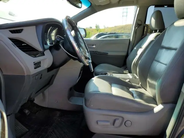2016 TOYOTA SIENNA XLE  