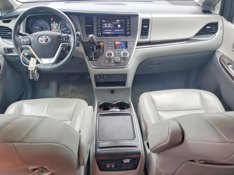2018 TOYOTA SIENNA XLE 8-PASSENGER  