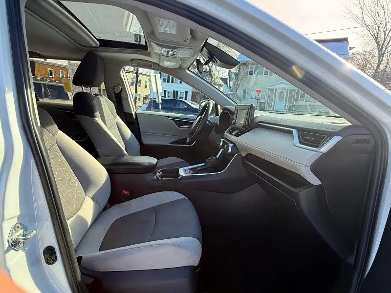 2019 TOYOTA RAV4 XLE  