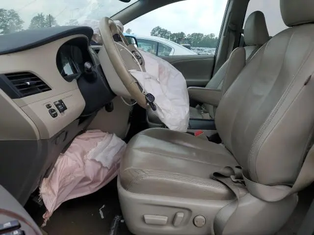 2013 TOYOTA SIENNA XLE  