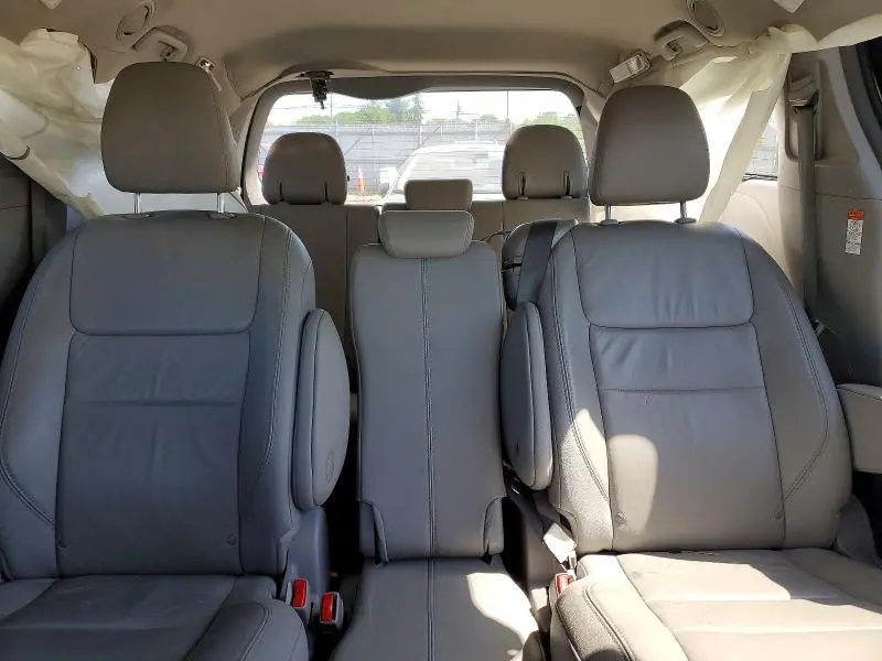 2017 TOYOTA SIENNA XLE 8-PASSENGER  