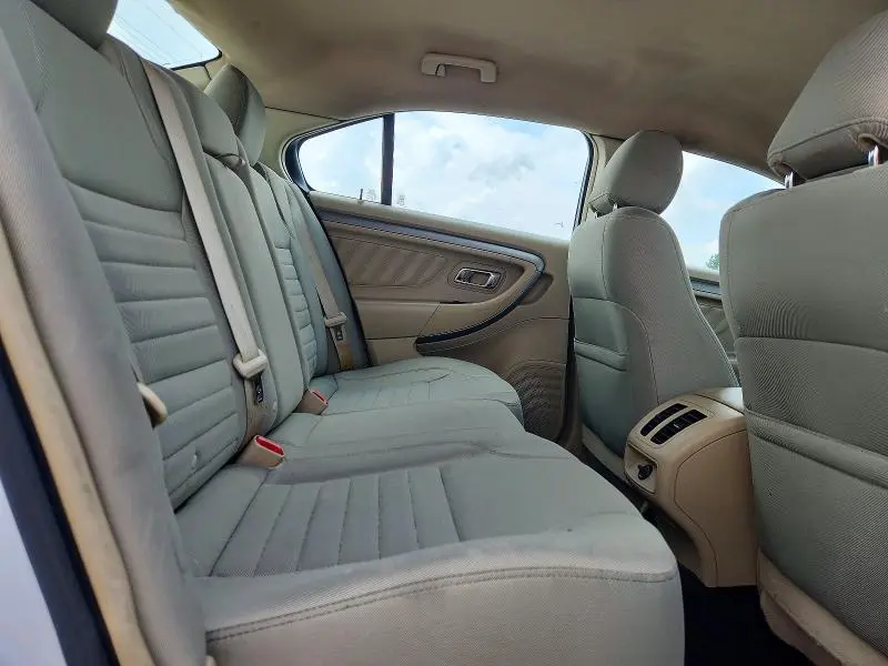 2015 FORD TAURUS SE  