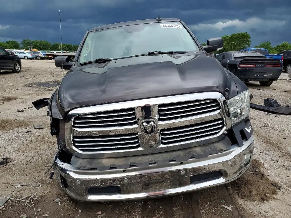 2016 RAM 1500 SLT  
