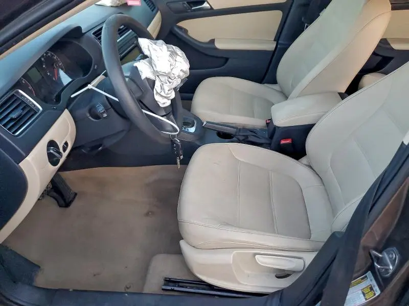 2011 VOLKSWAGEN JETTA SE  