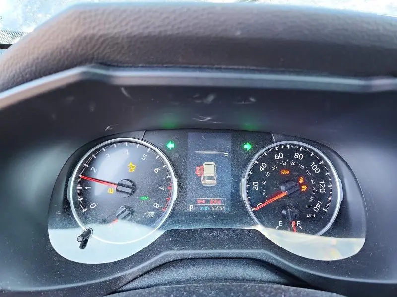 2021 TOYOTA RAV4 XLE  